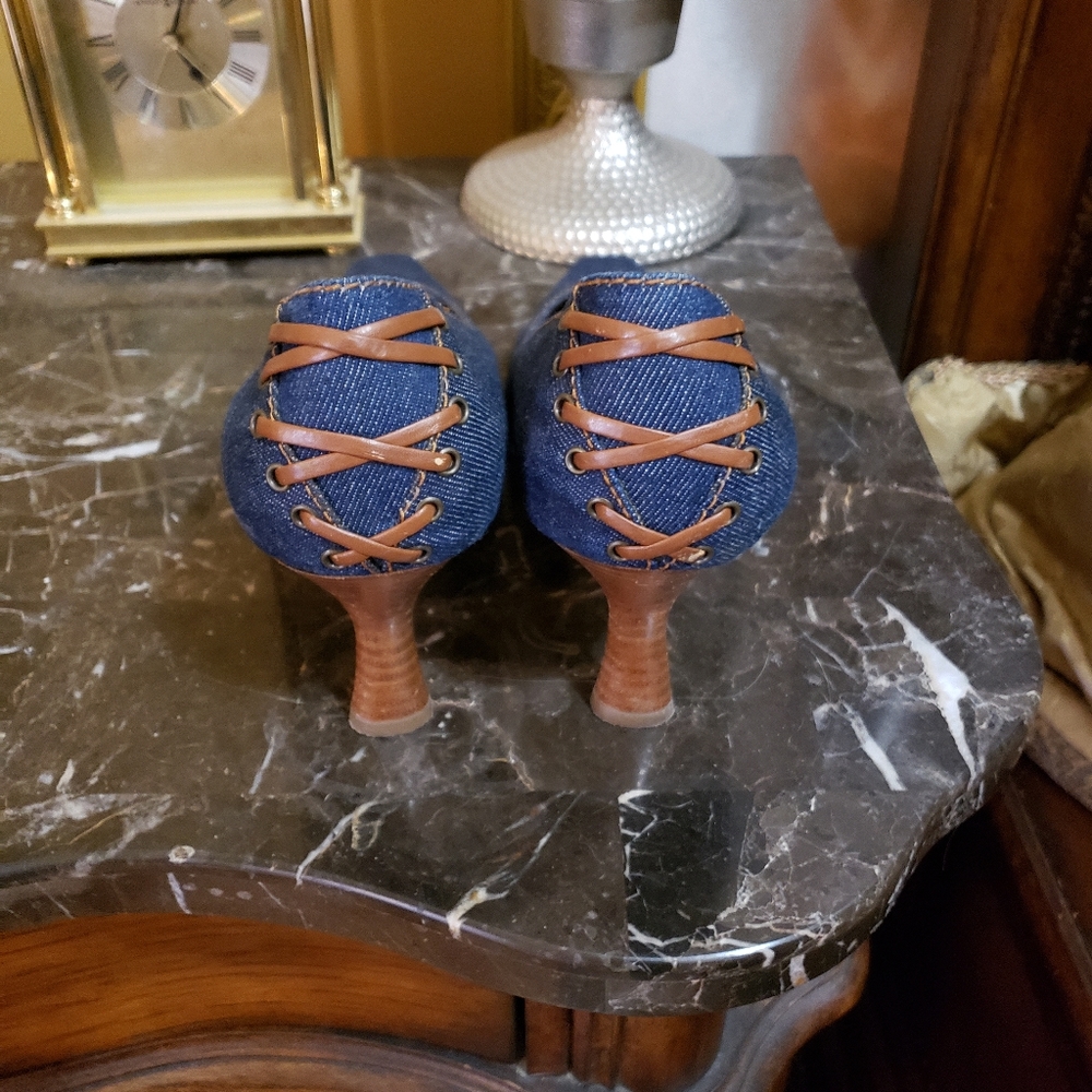 Heels - Picture 2 of 3